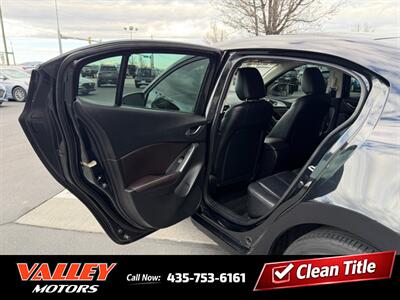 2018 Mazda MAZDA3 Touring   - Photo 6 - North Logan, UT 84341