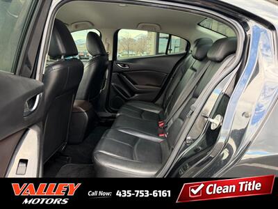 2018 Mazda MAZDA3 Touring   - Photo 7 - North Logan, UT 84341