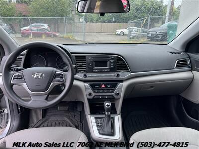 2017 Hyundai ELANTRA SE   - Photo 2 - Portland, OR 97211