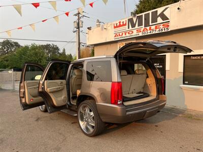 2012 Cadillac Escalade Luxury   - Photo 11 - Portland, OR 97211