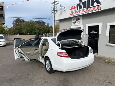 2011 Toyota Camry LE   - Photo 11 - Portland, OR 97211