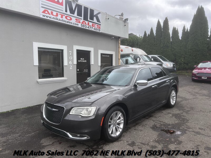 2016 Chrysler 300C  