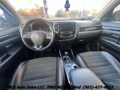 2019 Mitsubishi Outlander SEL   - Photo 2 - Portland, OR 97211
