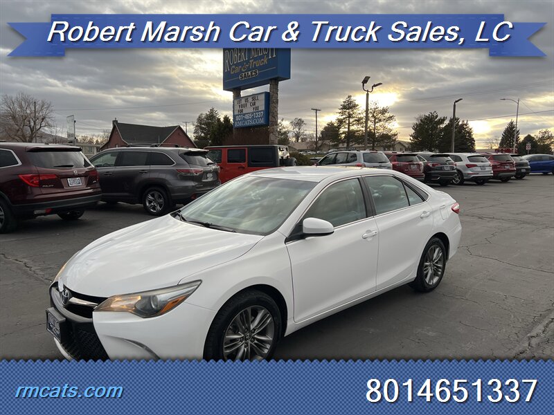 2015 Toyota Camry SE's photo