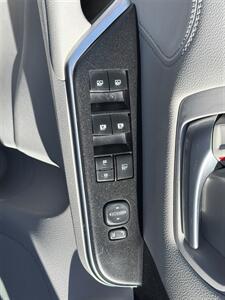 2016 Toyota Camry Hybrid XLE   - Photo 13 - Payson, UT 84651