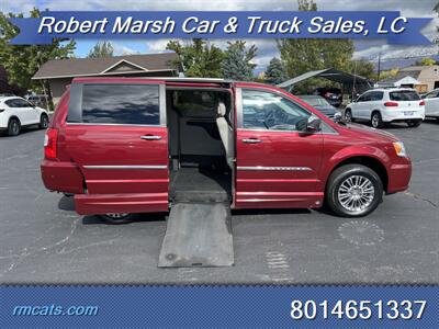 2011 Chrysler Town & Country Limited   - Photo 6 - Payson, UT 84651