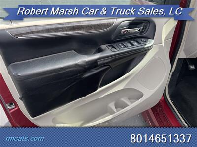 2011 Chrysler Town & Country Limited   - Photo 11 - Payson, UT 84651
