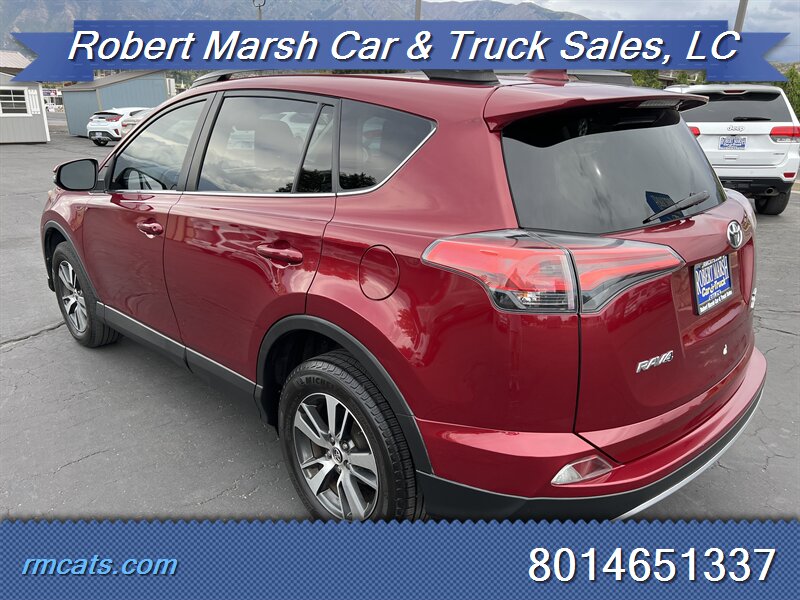 2018 Toyota RAV4 XLE photo 2