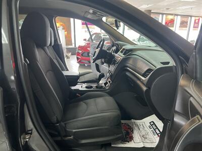 2017 Chevrolet Traverse LT 4DR SUV w/1LT   - Photo 25 - Hamilton, OH 45015