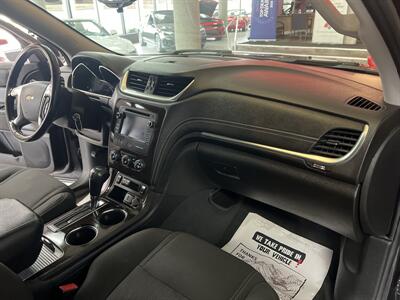 2017 Chevrolet Traverse LT 4DR SUV w/1LT   - Photo 27 - Hamilton, OH 45015