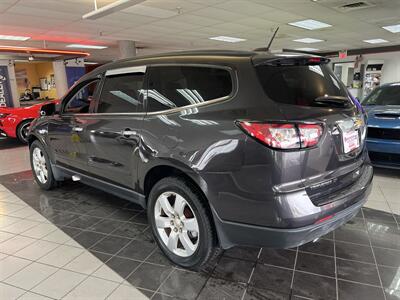 2017 Chevrolet Traverse LT 4DR SUV w/1LT   - Photo 8 - Hamilton, OH 45015