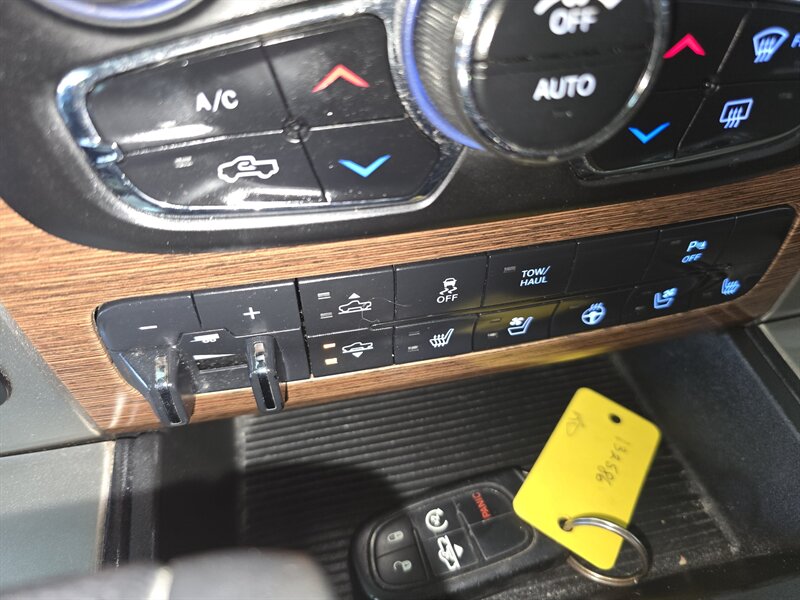 2013 RAM 1500 LARAMIE 4DR CREW CAB 4X4 - Photo 30 - Hamilton, OH 45015