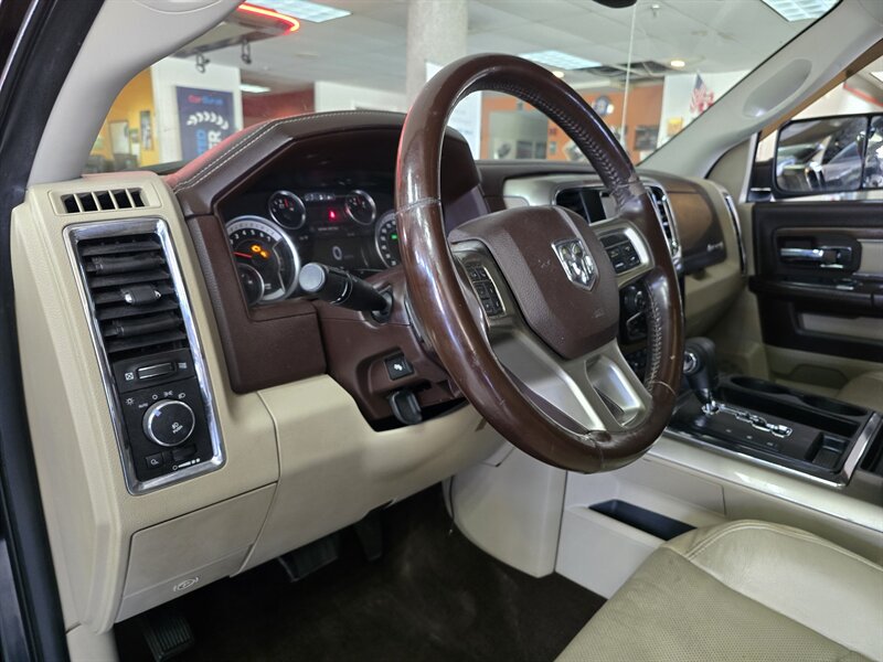 2013 RAM 1500 LARAMIE 4DR CREW CAB 4X4 - Photo 9 - Hamilton, OH 45015