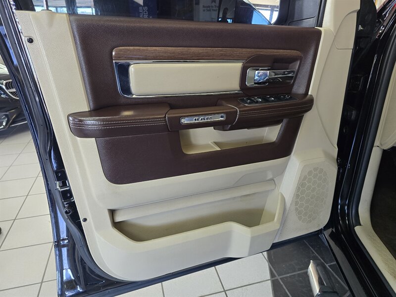 2013 RAM 1500 LARAMIE 4DR CREW CAB 4X4 - Photo 8 - Hamilton, OH 45015
