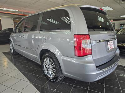 2013 Chrysler Town & Country Touring-L Plus 4DR MINI-VAN   - Photo 6 - Hamilton, OH 45015