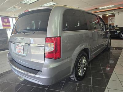 2013 Chrysler Town & Country Touring-L Plus 4DR MINI-VAN   - Photo 5 - Hamilton, OH 45015