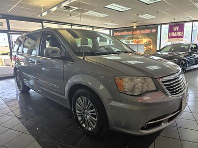 2013 Chrysler Town & Country Touring-L Plus 4DR MINI-VAN   - Photo 4 - Hamilton, OH 45015