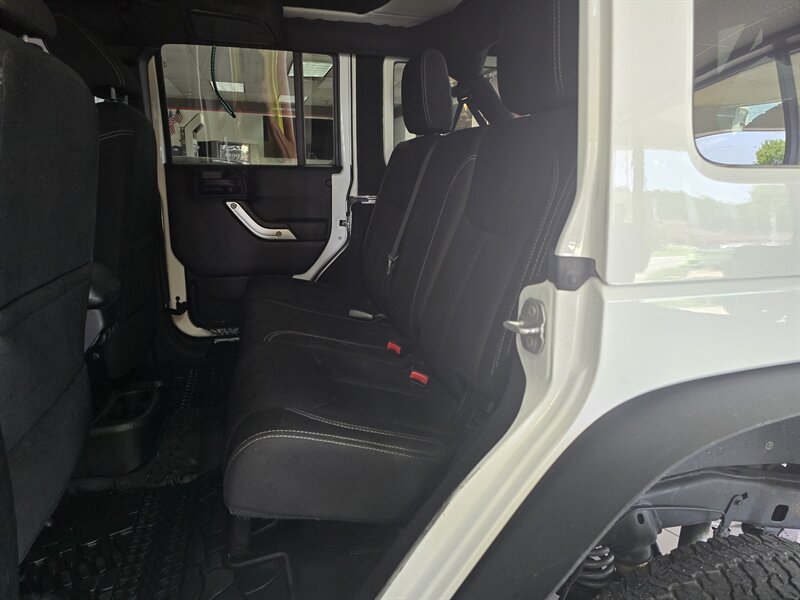 2015 Jeep Wrangler Sahara 4DR SUV 4X4 - Photo 11 - Hamilton, OH 45015