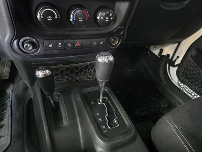 2015 Jeep Wrangler Sahara 4DR SUV 4X4 - Photo 19 - Hamilton, OH 45015