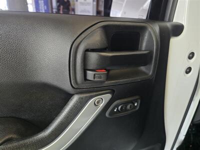 2015 Jeep Wrangler Sahara 4DR SUV 4X4 - Photo 17 - Hamilton, OH 45015