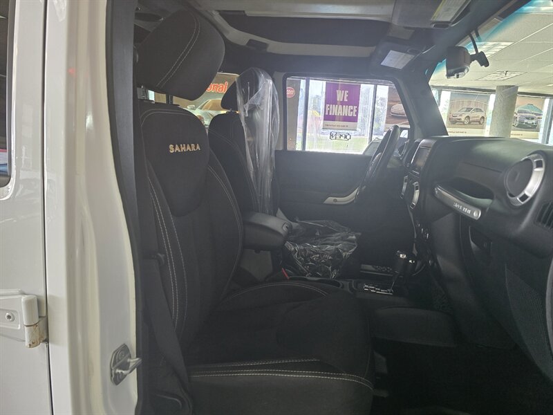2015 Jeep Wrangler Sahara 4DR SUV 4X4 - Photo 14 - Hamilton, OH 45015