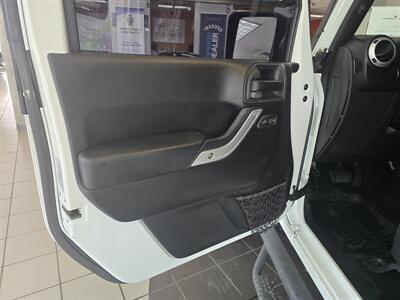 2015 Jeep Wrangler Sahara 4DR SUV 4X4 - Photo 7 - Hamilton, OH 45015
