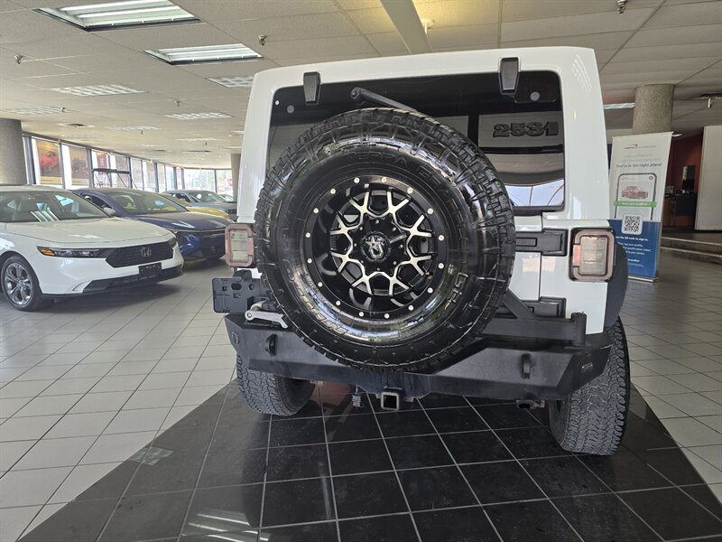 2015 Jeep Wrangler Sahara 4DR SUV 4X4 - Photo 5 - Hamilton, OH 45015