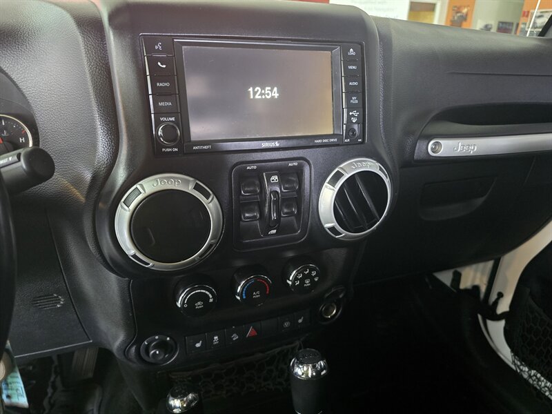 2015 Jeep Wrangler Sahara 4DR SUV 4X4 - Photo 21 - Hamilton, OH 45015