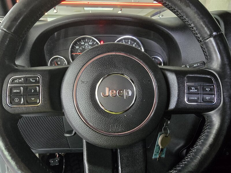2015 Jeep Wrangler Sahara 4DR SUV 4X4 - Photo 25 - Hamilton, OH 45015