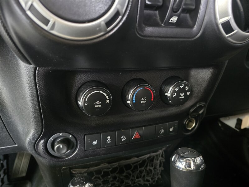 2015 Jeep Wrangler Sahara 4DR SUV 4X4 - Photo 20 - Hamilton, OH 45015