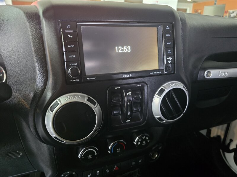2015 Jeep Wrangler Sahara 4DR SUV 4X4 - Photo 18 - Hamilton, OH 45015