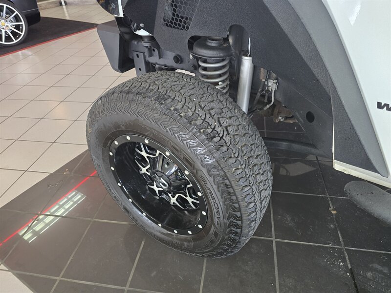 2015 Jeep Wrangler Sahara 4DR SUV 4X4 - Photo 34 - Hamilton, OH 45015