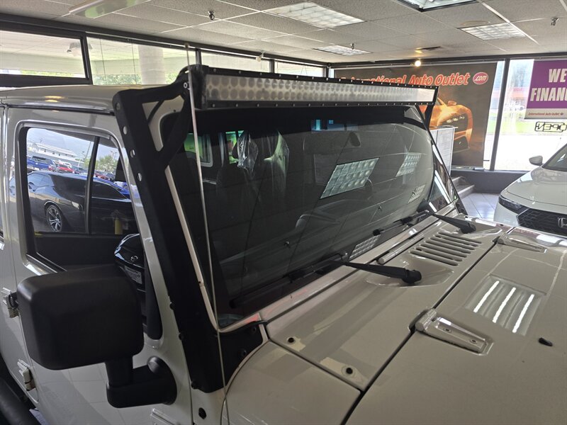 2015 Jeep Wrangler Sahara 4DR SUV 4X4 - Photo 30 - Hamilton, OH 45015