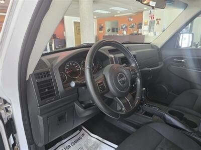2012 Jeep Liberty Sport 4DR SUV 4X4   - Photo 7 - Hamilton, OH 45015