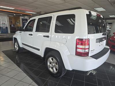 2012 Jeep Liberty Sport 4DR SUV 4X4   - Photo 6 - Hamilton, OH 45015