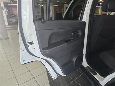 2012 Jeep Liberty Sport 4DR SUV 4X4   - Photo 10 - Hamilton, OH 45015