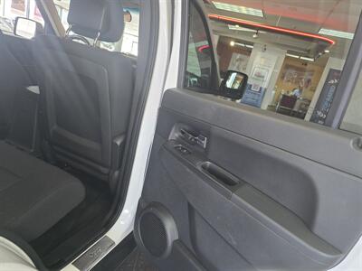2012 Jeep Liberty Sport 4DR SUV 4X4   - Photo 15 - Hamilton, OH 45015