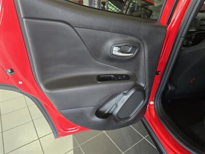 2020 Jeep Renegade Trailhawk 4DR SUV 4X4   - Photo 10 - Hamilton, OH 45015