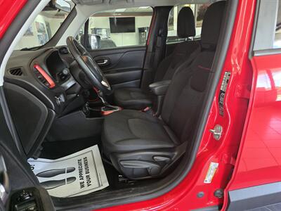 2020 Jeep Renegade Trailhawk 4DR SUV 4X4   - Photo 9 - Hamilton, OH 45015