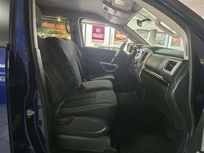 2019 Nissan Titan SV CREW CAB4X4   - Photo 13 - Hamilton, OH 45015