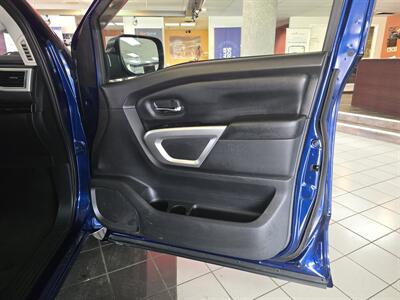 2019 Nissan Titan SV CREW CAB4X4   - Photo 11 - Hamilton, OH 45015