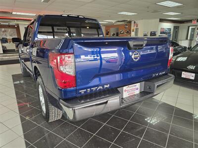 2019 Nissan Titan SV CREW CAB4X4   - Photo 5 - Hamilton, OH 45015