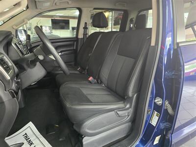 2019 Nissan Titan SV CREW CAB4X4   - Photo 8 - Hamilton, OH 45015