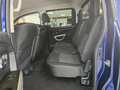 2019 Nissan Titan SV CREW CAB4X4   - Photo 10 - Hamilton, OH 45015