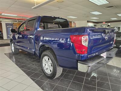 2019 Nissan Titan SV CREW CAB4X4   - Photo 6 - Hamilton, OH 45015