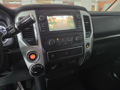 2019 Nissan Titan SV CREW CAB4X4   - Photo 17 - Hamilton, OH 45015