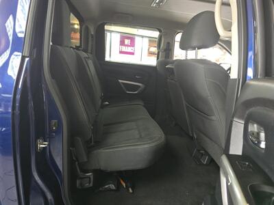 2019 Nissan Titan SV CREW CAB4X4   - Photo 15 - Hamilton, OH 45015