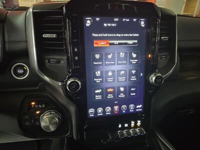 2020 RAM 1500 Laramie 4DR CREW CAB 4X4/V8   - Photo 27 - Hamilton, OH 45015