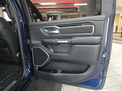 2020 RAM 1500 Laramie 4DR CREW CAB 4X4/V8   - Photo 15 - Hamilton, OH 45015
