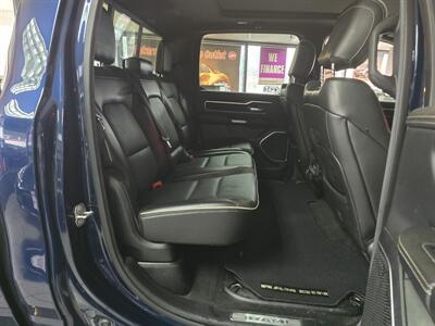 2020 RAM 1500 Laramie 4DR CREW CAB 4X4/V8   - Photo 17 - Hamilton, OH 45015